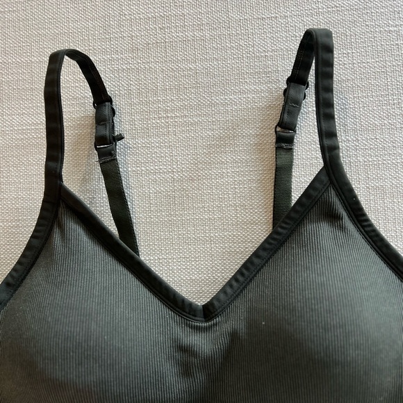 New! Spanx Soft Stretch Seamless Low Impact Sports Bra! - Picture 6 of 6